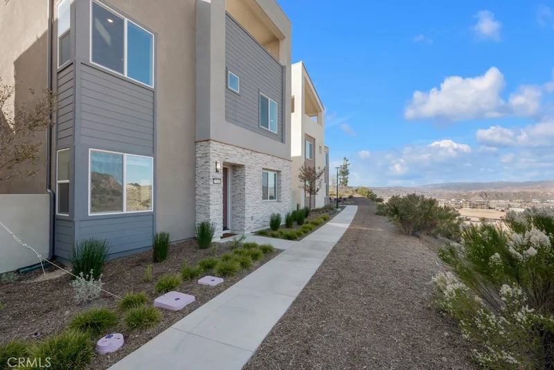 27144 Skyland Way, Valencia, CA 91381