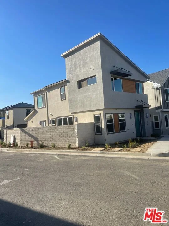 27054 Trail View Lane, Valencia, CA 91381