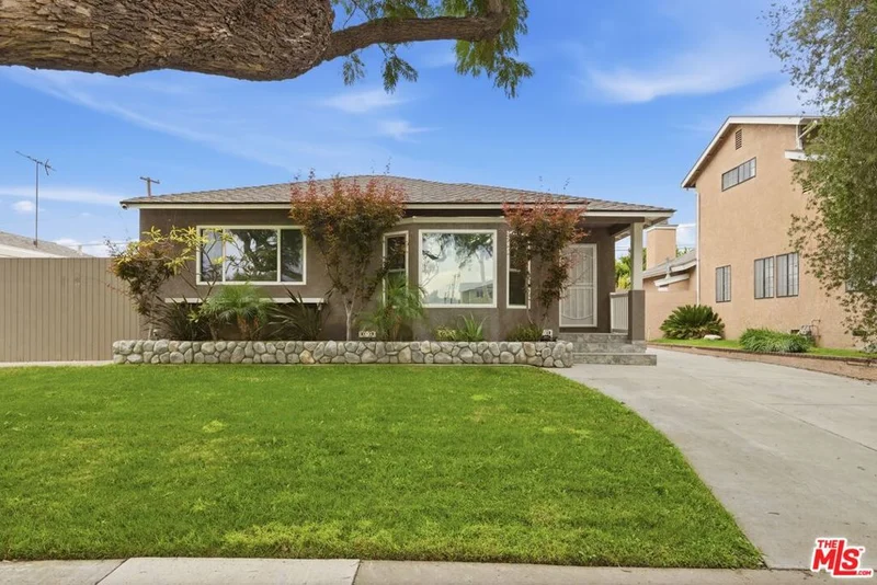 6247 Del Amo Boulevard, Lakewood, CA 90713