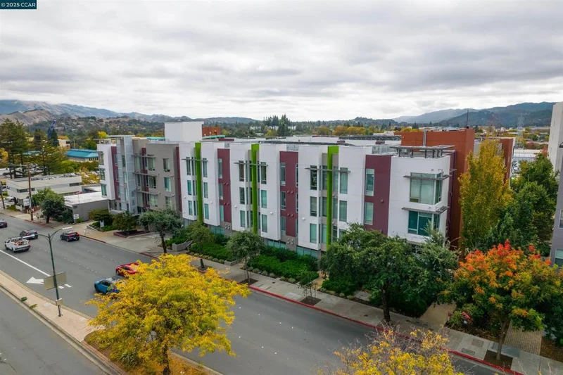 555 Ygnacio Valley Rd 204, Walnut Creek, CA 94596
