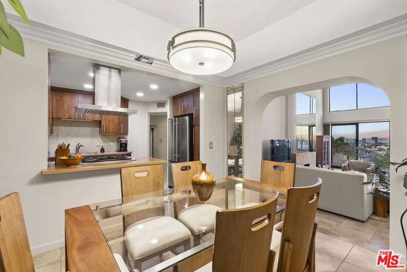 8455 Fountain Avenue 402, West Hollywood, CA 90069