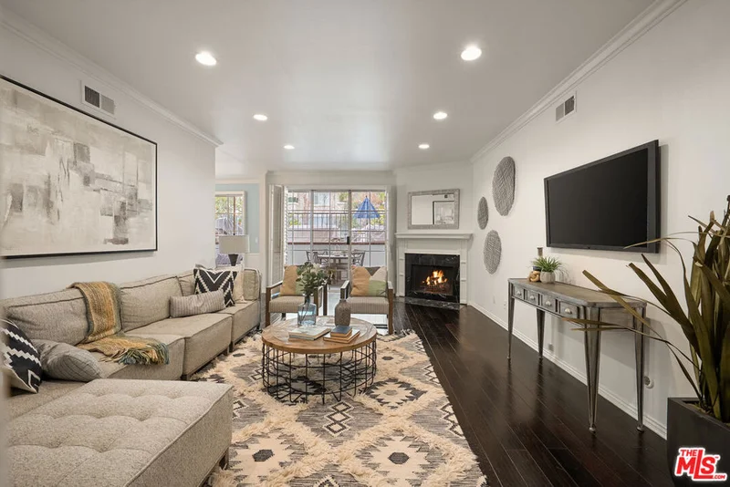 11667 Gorham Avenue 206, Los Angeles, CA 90049