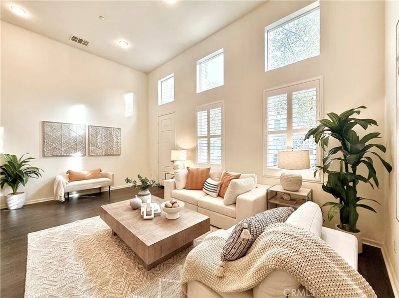 5547 Strand 103, Hawthorne, CA 90250