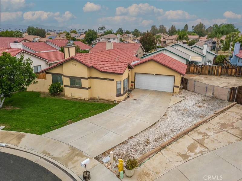 1010 Basalt Court, Hemet, CA 92543