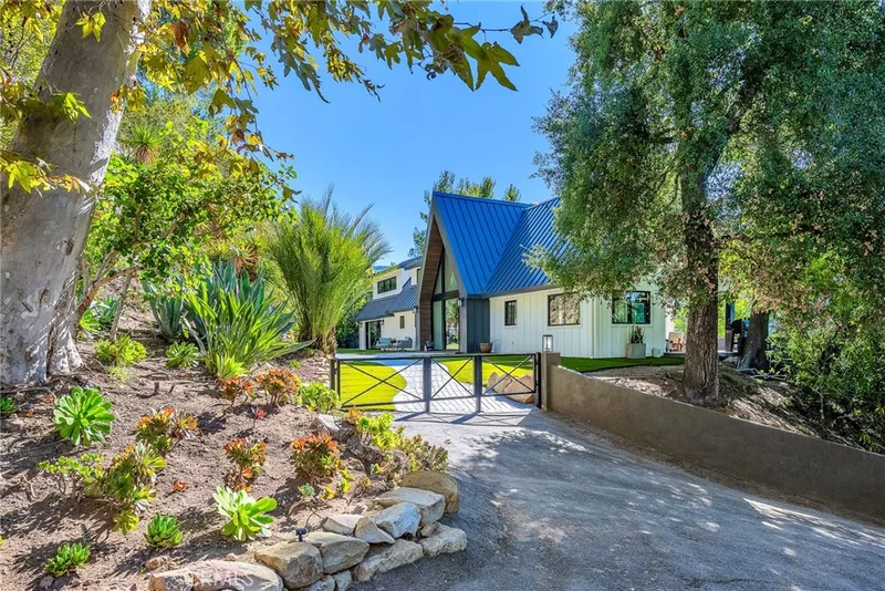 24301 Sylvan Glen photo 2