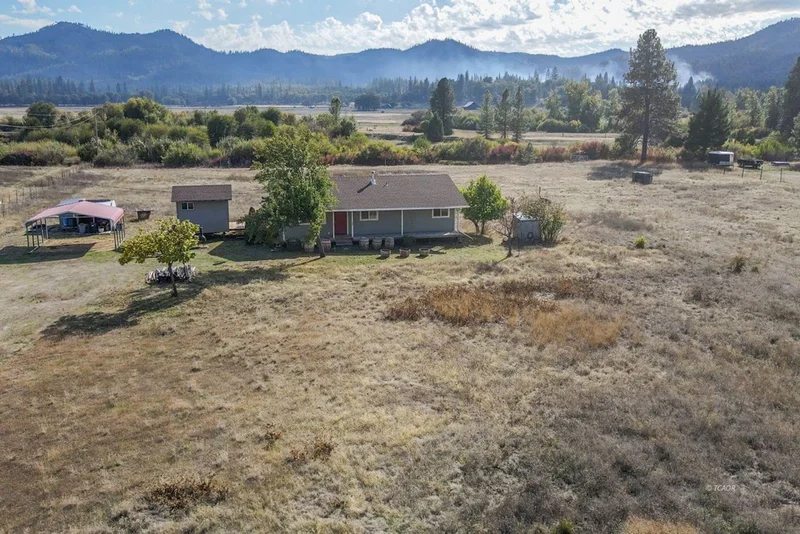 Photo 2 of 1095 Hyampom Rd