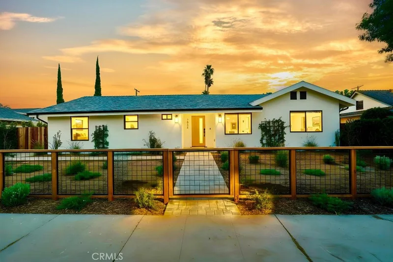 7932 Woodlake, West Hills, CA 91304