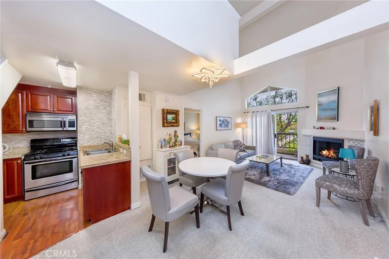 5515 Canoga Avenue 305, Woodland Hills, CA 91367
