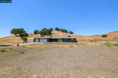 1610 Lawrence Road photo 2
