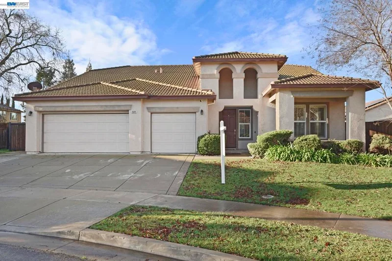 2644 Swainsons Hawk St, Stockton, CA 95209