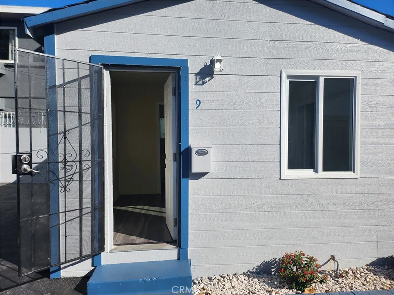 3717 W Imperial 9 photo 2