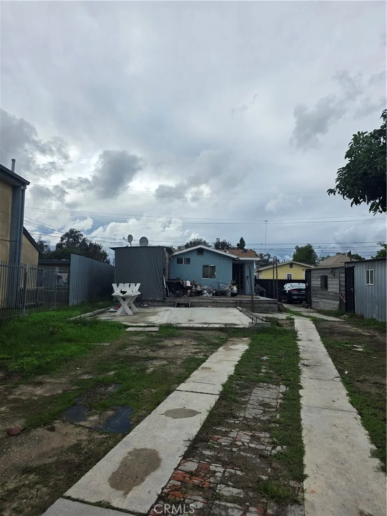8733 Beach, Los Angeles, CA 90002