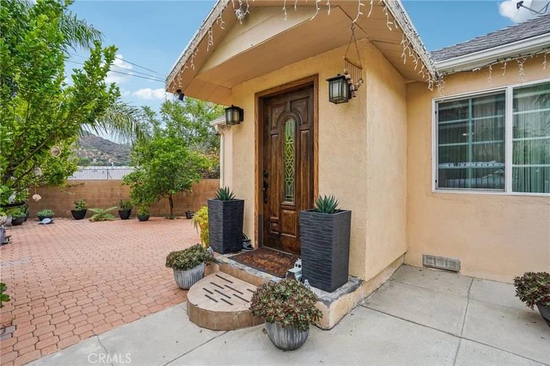 10141 Mcclemont Avenue, Tujunga, CA 91042