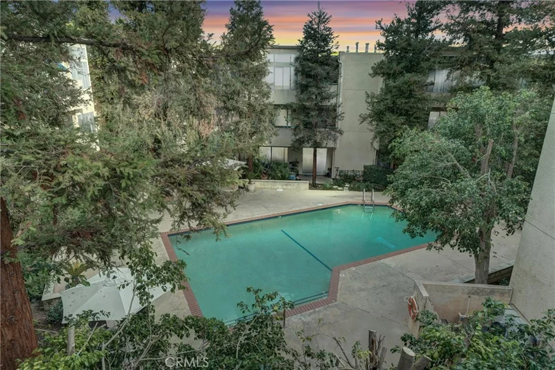 7800 Topanga Canyon, Canoga Park, CA 91304