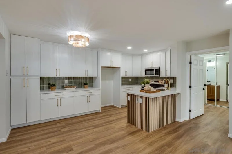 12575 Oaks North Dr. 220, San Diego, CA 92128