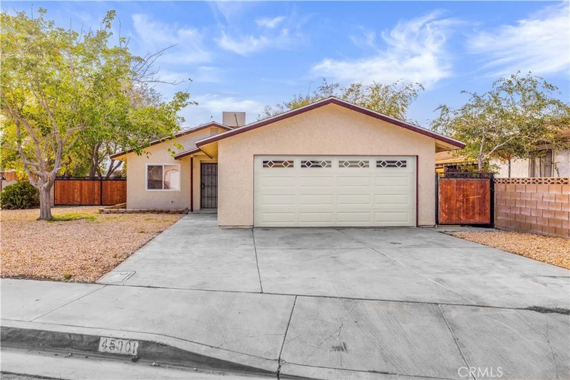 45001 Logue Court, Lancaster, CA 93535