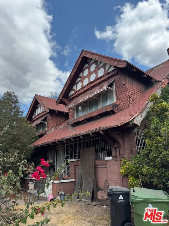 2756 Raymond Avenue, Los Angeles, CA 90007