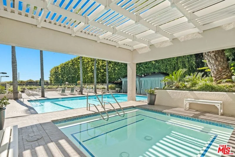1131 Alta Loma Road 106, West Hollywood, CA 90069