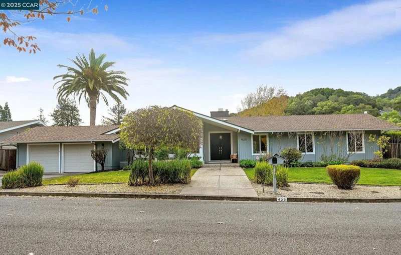 420 Stonefield Pl, Moraga, CA 94556