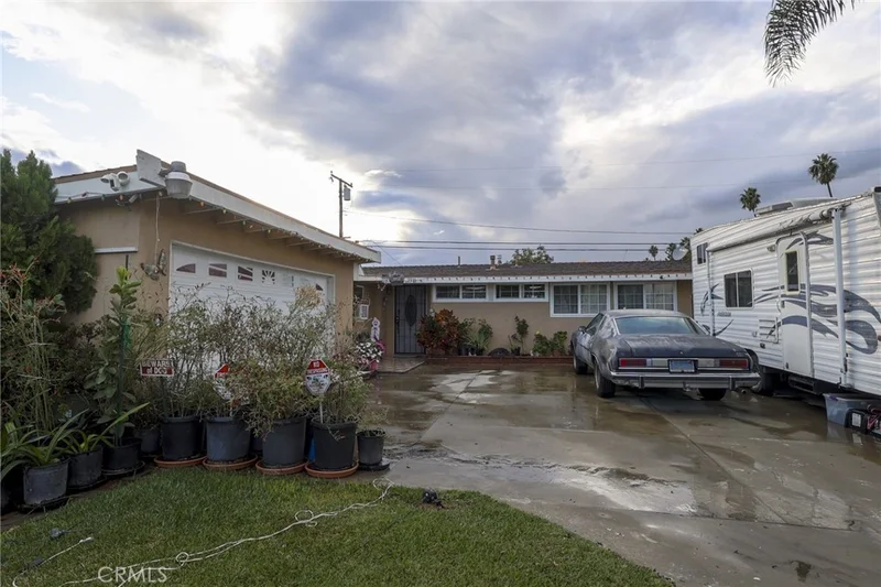 2310 S Olive, Santa Ana, CA 92707