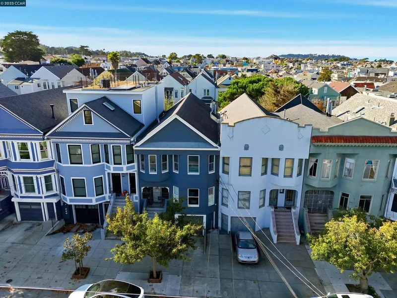 649 4Th Ave
