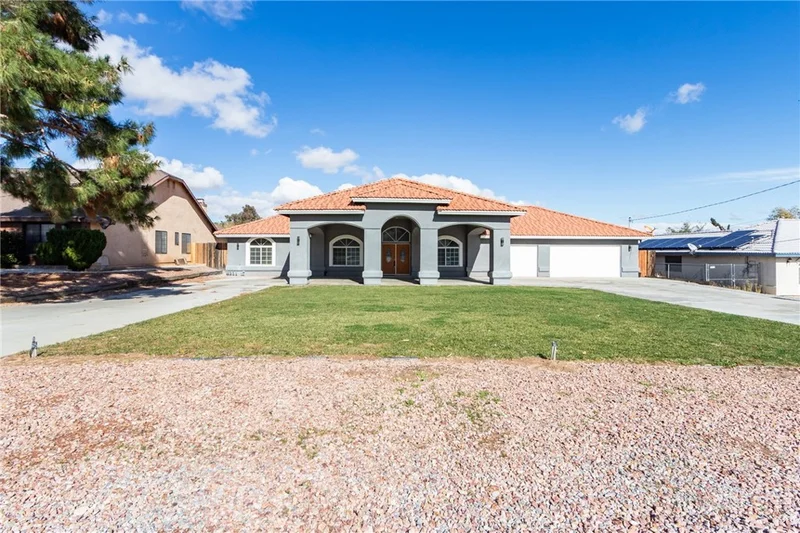 18724 Danbury, Hesperia, CA 92345