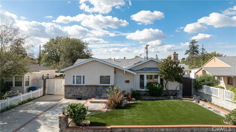 6229 Klump Avenue, North Hollywood, CA 91606
