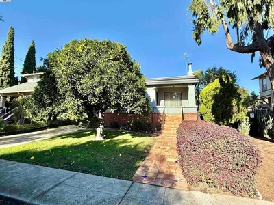 252 Stoakes Ave