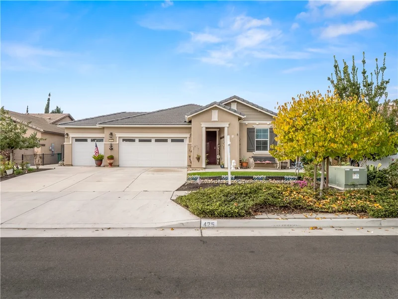 425 Karen, Kerman, CA 93630