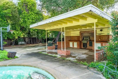 1210 Rodeo Road photo 2
