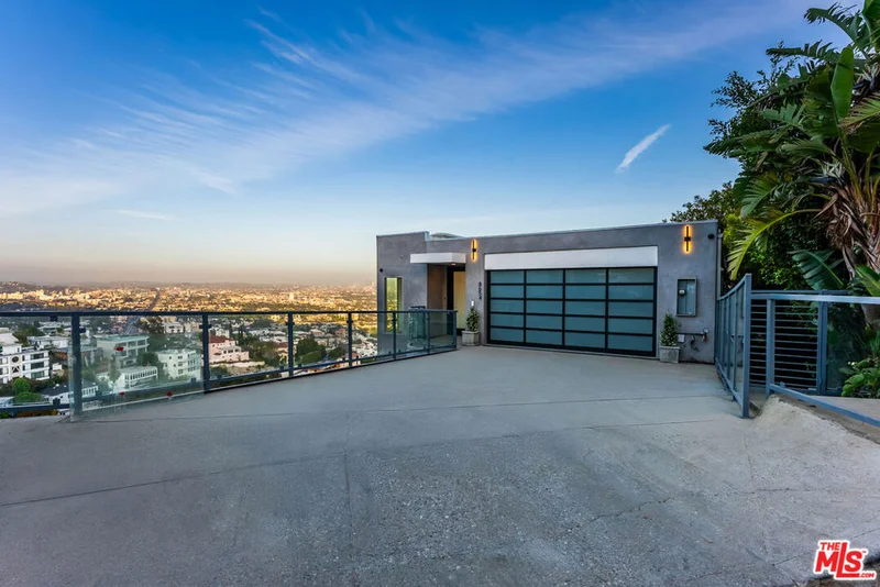 8654 Hollywood Boulevard, Los Angeles, CA 90069