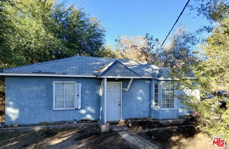1025 W Newgrove Street, Lancaster, CA 93534