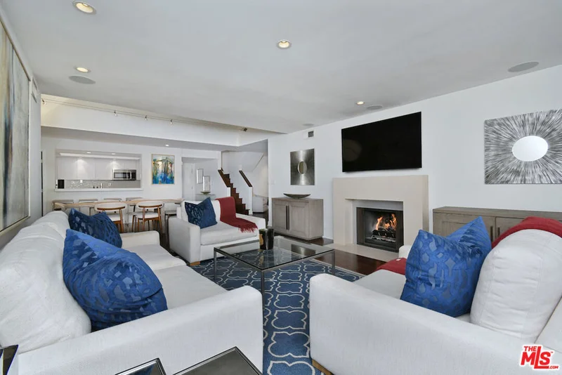 851 N Kings Road 310, West Hollywood, CA 90069