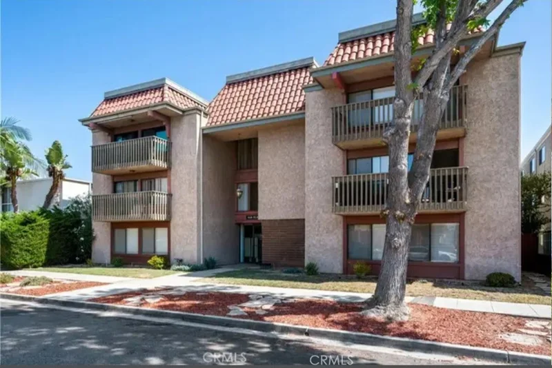 4110 ELM AVE 201 photo 2