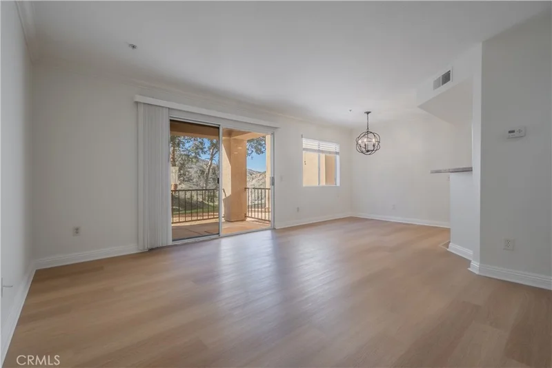 2572 Avenida Del Vista #M102, Corona, CA 92882