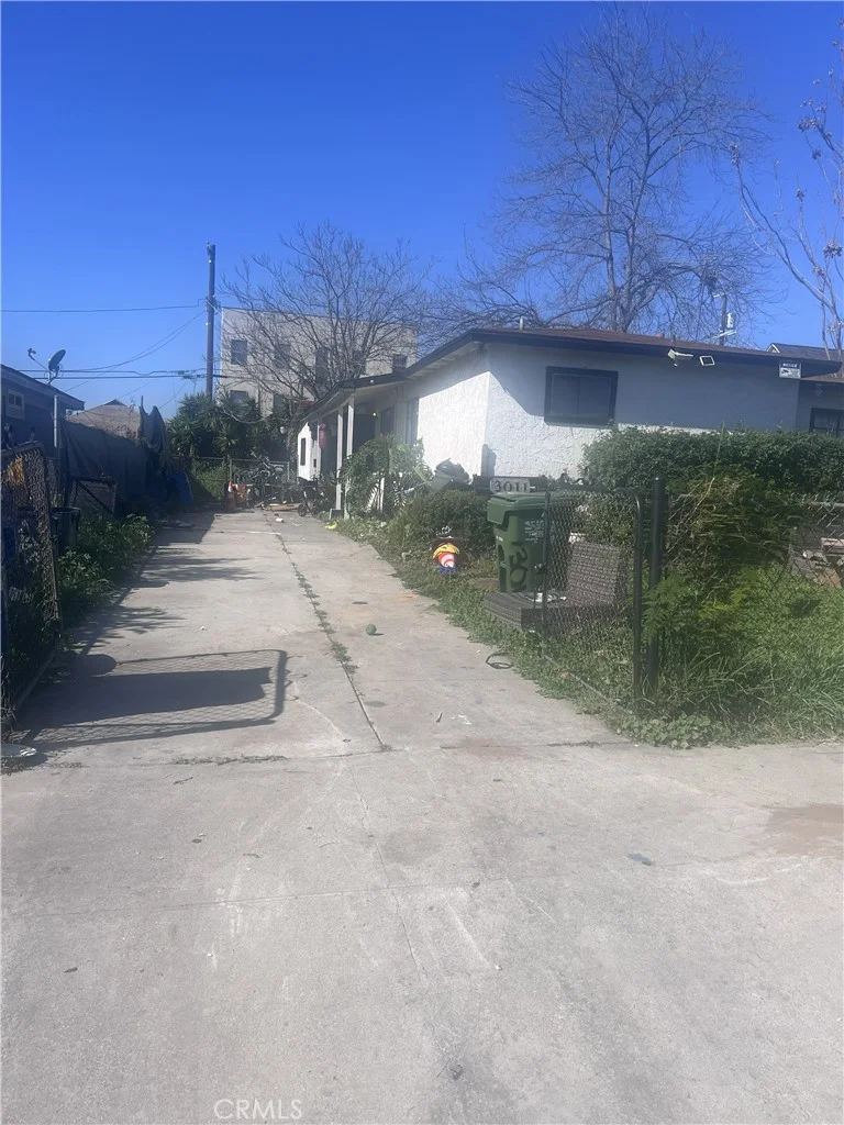 3011 Brighton, Los Angeles, CA 90018
