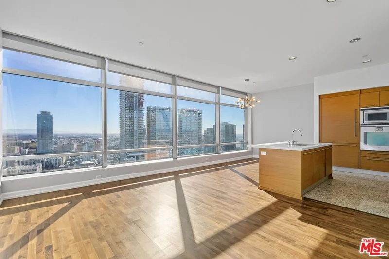 900 W Olympic Boulevard 31C, Los Angeles, CA 90015