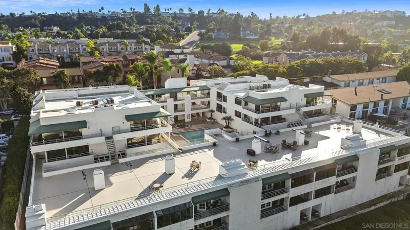 2552 Navarra Dr A, Carlsbad, CA 92009