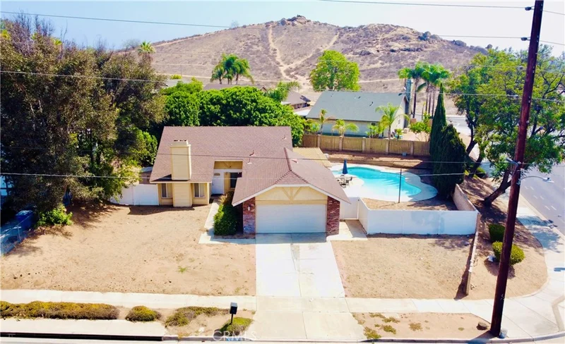 7707 Bolton Avenue, Riverside, CA 92503