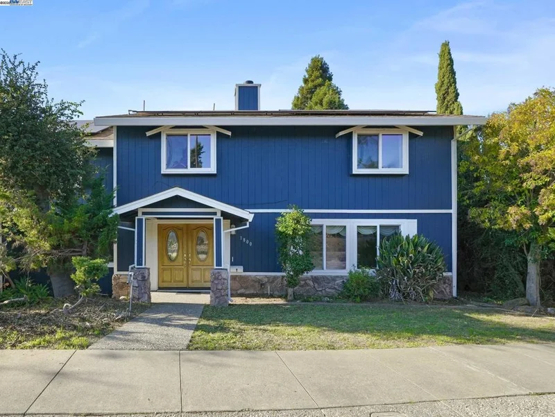 1800 Weir Dr