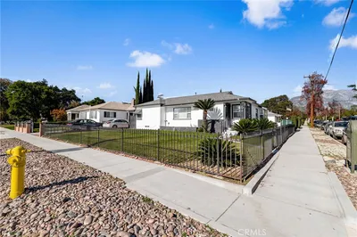 587 E Arrow photo 2