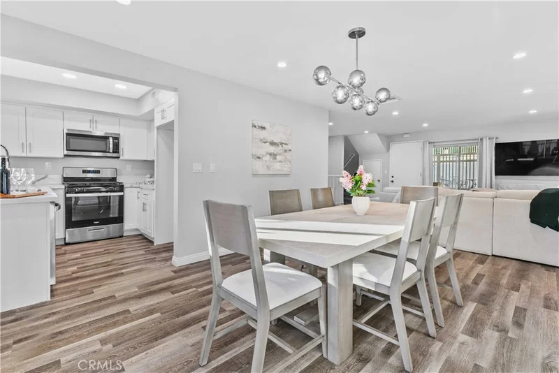 1881 Alpha Road 8, Glendale, CA 91208