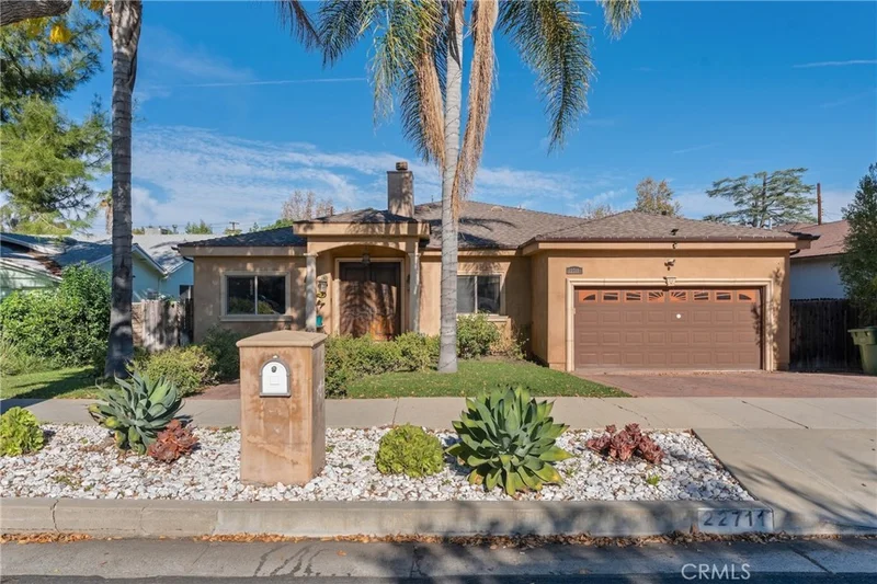 22711 Collins Street, Woodland Hills, CA 91367
