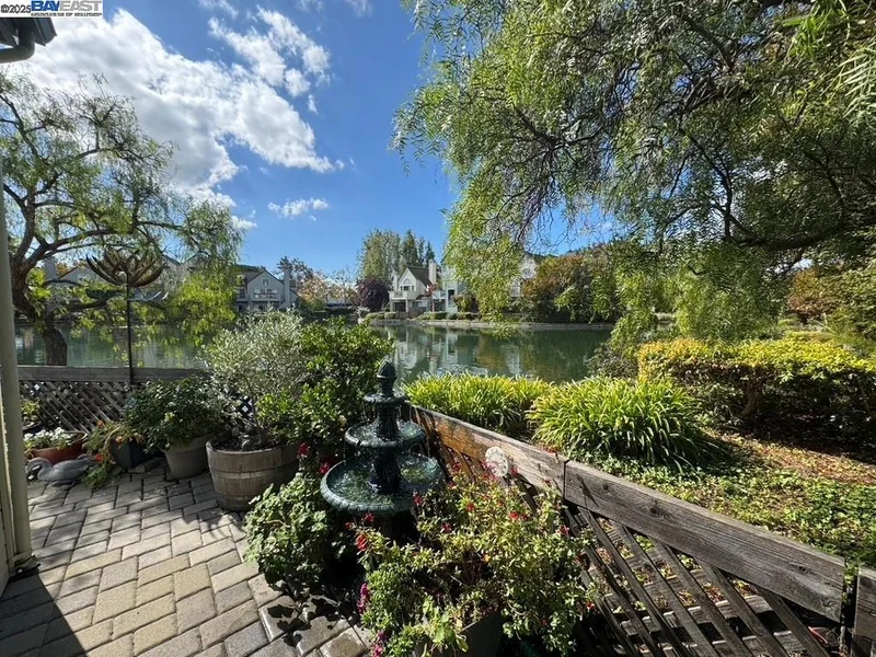 30 Invincible A27, Alameda, CA 94501