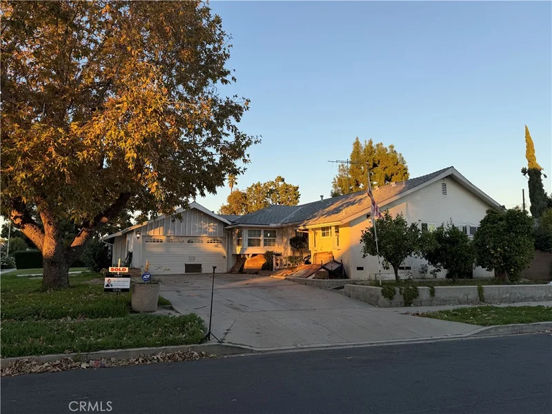 9138 Sophia, North Hills, CA 91343