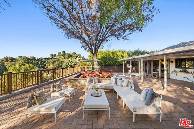 2557 Roscomare Road, Los Angeles, CA 90077