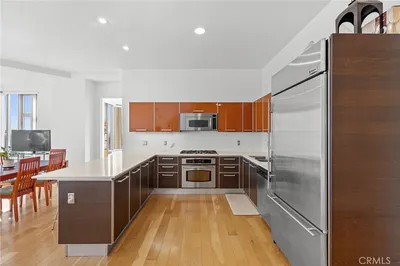 801 S Grand 1611 photo 2