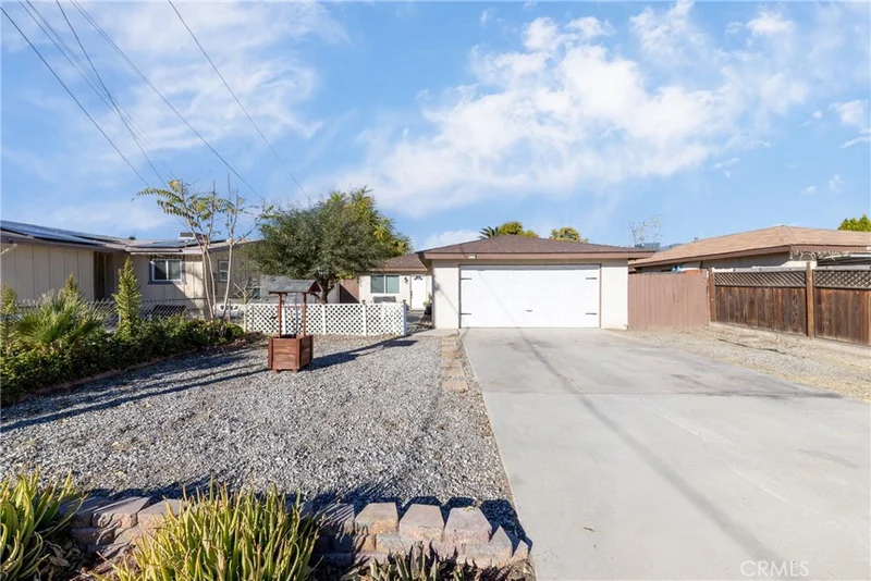 623 E Old 2nd St, San Jacinto, CA 92583