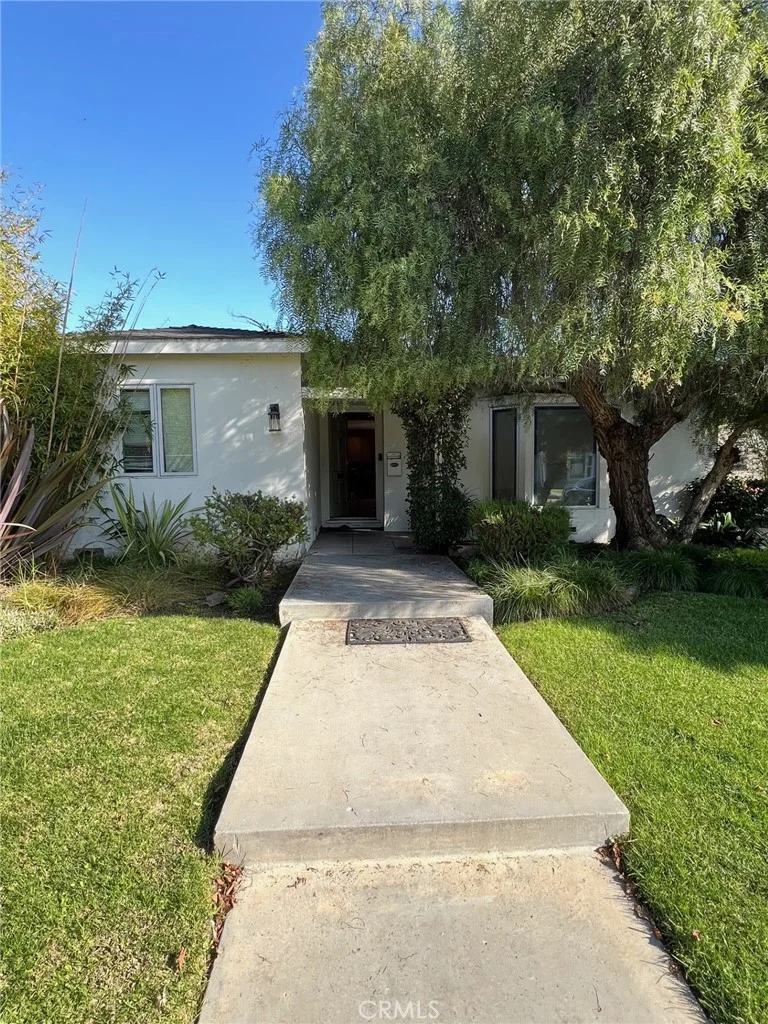 8454 Naylor, Los Angeles, CA 90045