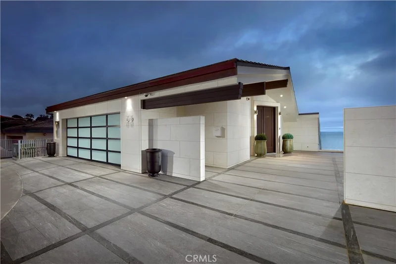 33 Bay Drive photo 2